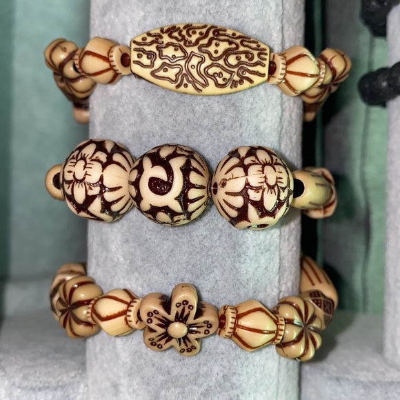 3 hand beaded bracelets. Made by me. - Picture 5 of 5